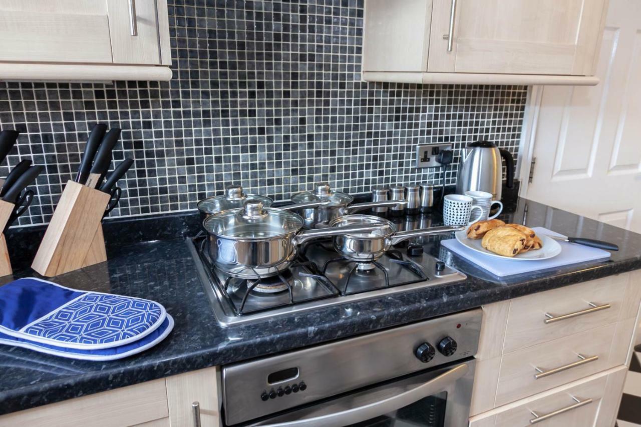 4 Bed Home, Driveway Parking Ideally Located In Latchford, Warrington - Executive St Marys House Buitenkant foto