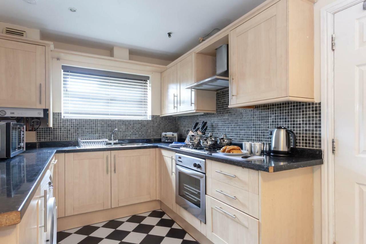 4 Bed Home, Driveway Parking Ideally Located In Latchford, Warrington - Executive St Marys House Buitenkant foto