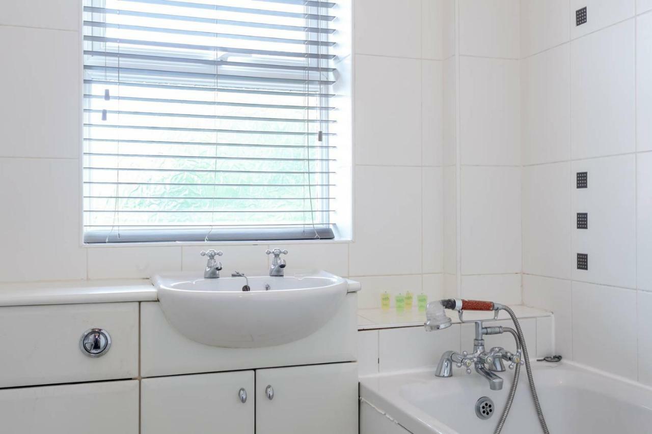 4 Bed Home, Driveway Parking Ideally Located In Latchford, Warrington - Executive St Marys House Buitenkant foto